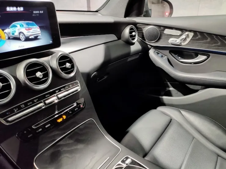 2016 Benz X253 GLC300 4MATIC 灰 AMG + 黑梣木 + 氣氛燈 - 14