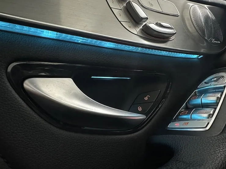2019 Benz GLC300 4MATIC AMG 黑 夜色 + 氣氛燈 + 柏林之音 - 11