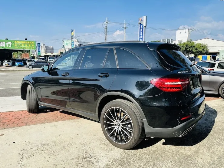 2019 Benz GLC300 4MATIC AMG 黑 夜色 + 氣氛燈 + 柏林之音 - 4